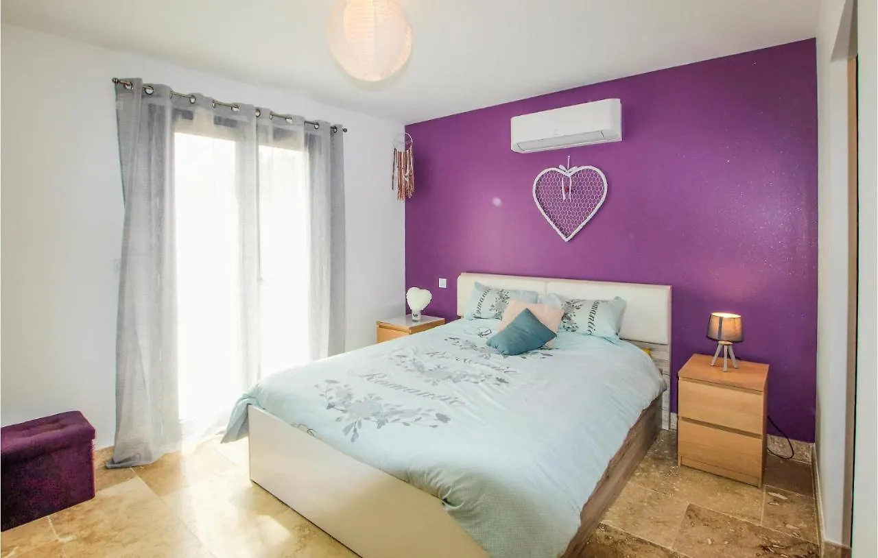 Awesome Home In Caumont Sur Durance With Kitchen Holiday home Caumont-sur-Durance