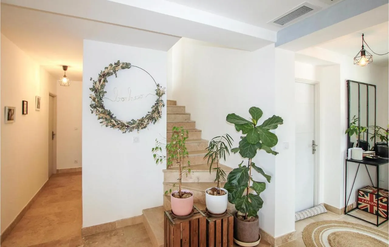 Awesome Home In Caumont Sur Durance With Kitchen